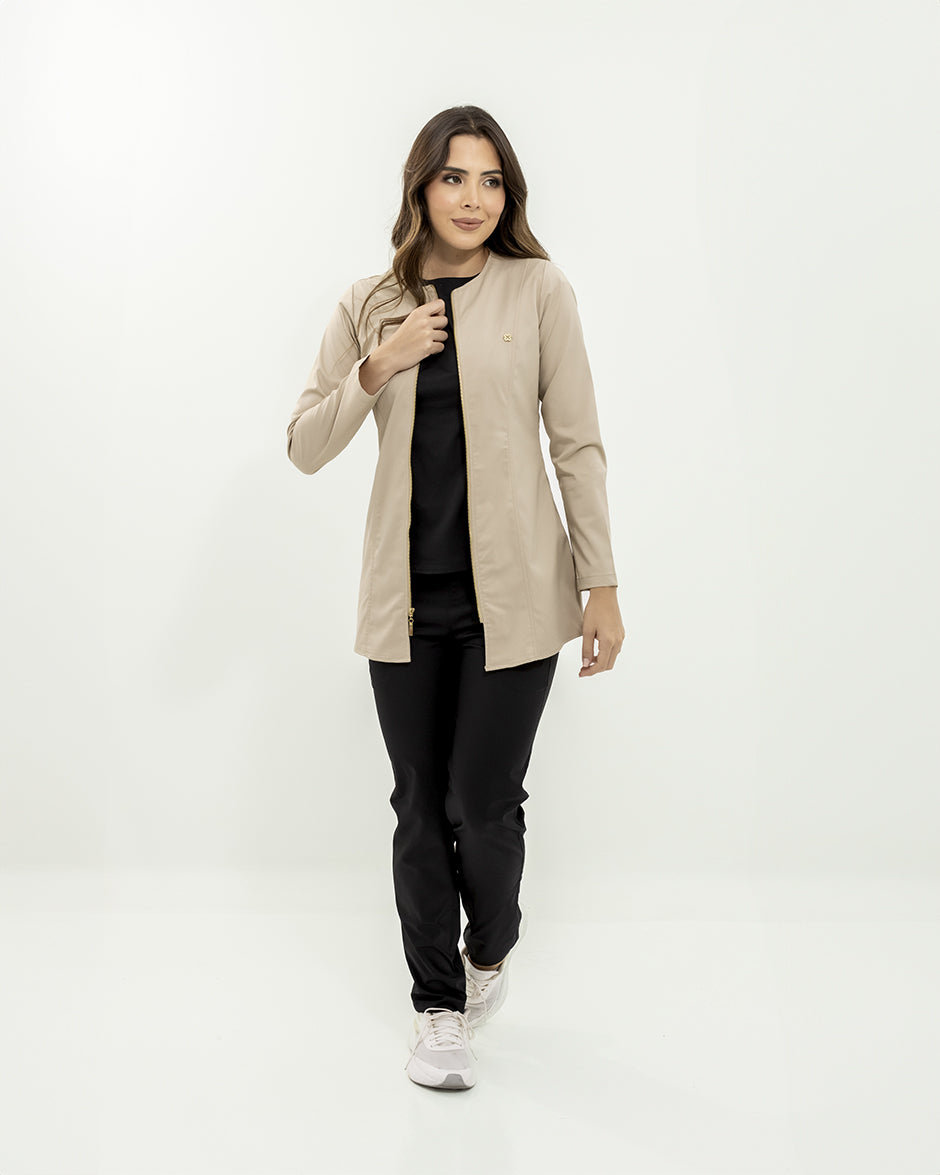bata medica uniforme antifluido elegante beige para mujer