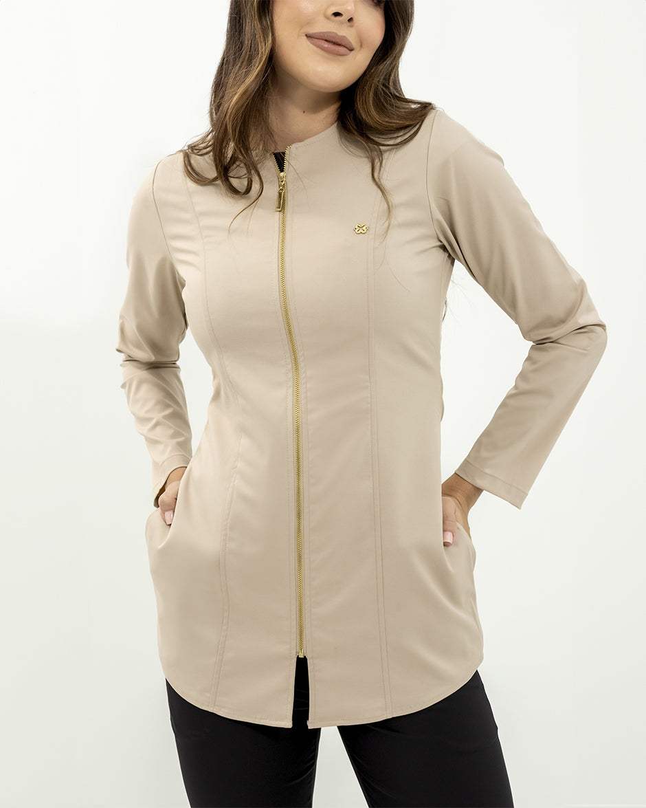 bata medica uniforme antifluido elegante beige para mujer