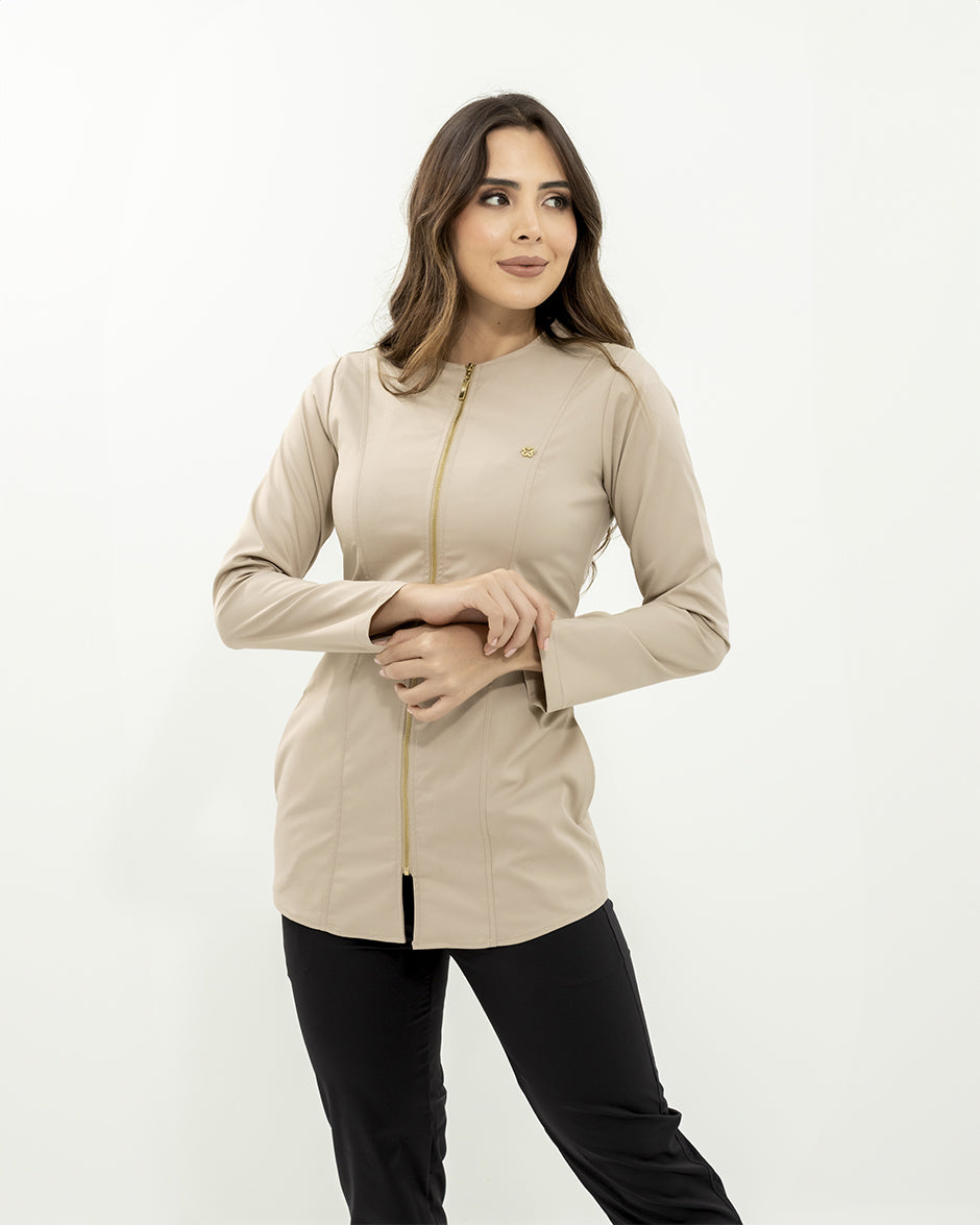 bata medica uniforme antifluido elegante beige para mujer 