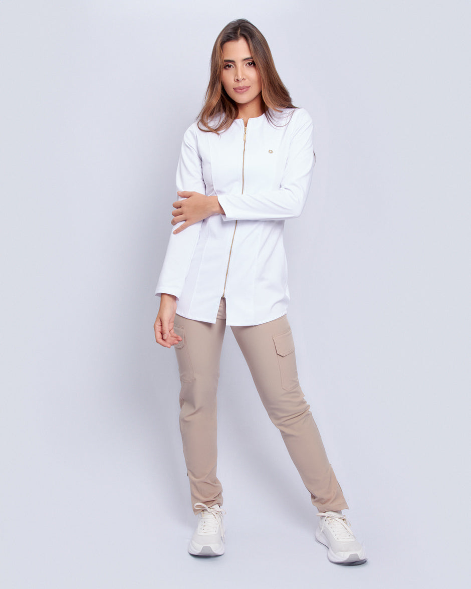 bata medica uniforme antifluidos soleil blanco bolsillos laterales